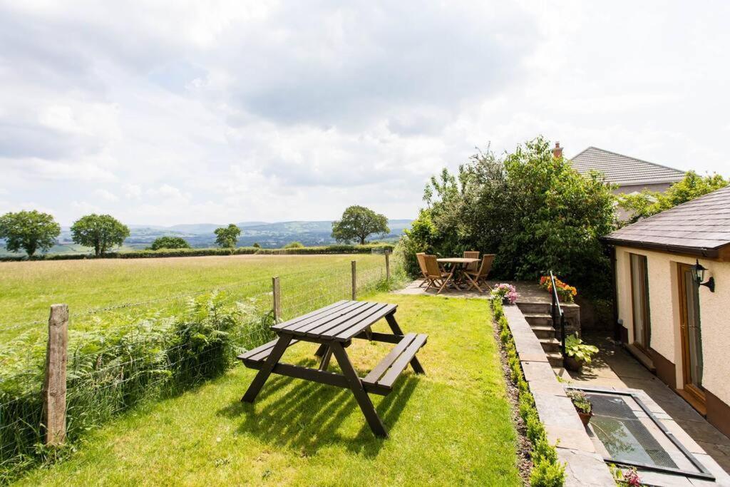 Perfect Cottage Retreat Near The Brecon Beacons Llanwrda Kültér fotó